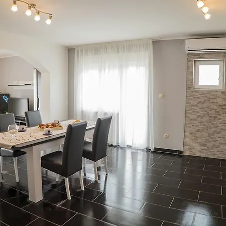 Ljubica Sea View Apartamento *